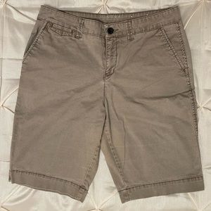 Sonoma Size 10 Beige Everyday Bermuda Shorts!